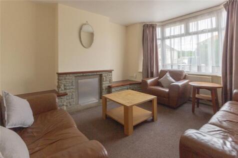 Available from August 2026, this fully furnished student property on Frenchay Park Road, BS16 can be offered as either a three or four-bedroom house, providing flexible accommodation to suit a variety