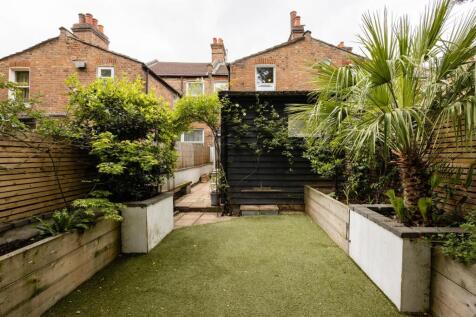 Dersingham Avenue, E12