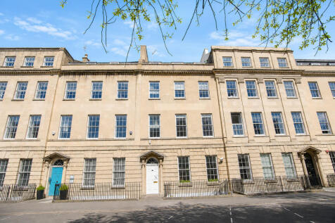 A bright one bedroom apartment, located in the vibrant Portland Square, offered furnished with white goods included and available NOW!