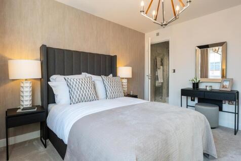 Main bedroom with space for a king-size bed