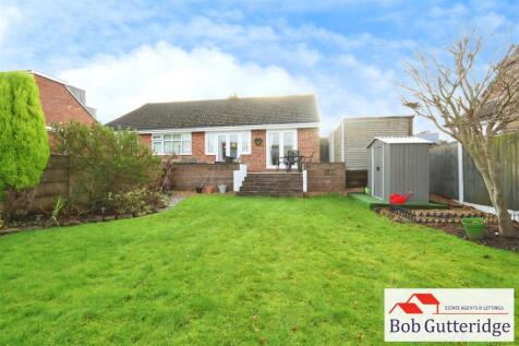 ENCLOSED REAR GARDEN