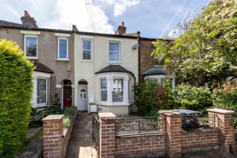 Attractive first floor flat, located in 'The Battles' area of Wimbledon close to South Wimbledon tube and the Northern Line.