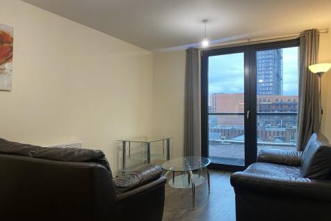 ***Available from 19/08/26***FURNSIHED one bedroom apartment available. Fully fitted kitchen with modern appliances. Close to the Arcadian, Birmingham Bull Ring and New Street Railway Station. 24 hr C