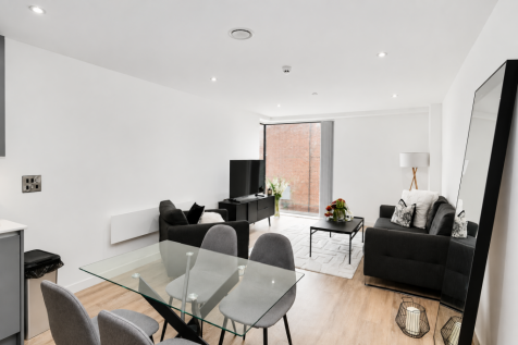Two bedroom, two bathroom furnished apartment in Oxygen Tower, Manchester. Featuring open-plan living, en-suite to principal bedroom and high-quality finishes throughout. Reposit option available.