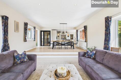 Open Plan Lounge/Dining & Kitchen