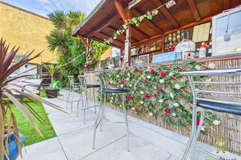 CAM01543G0-PR0138-STILL044