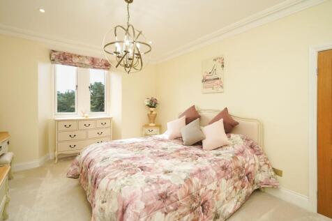 4 bed, 2 bath Detached in Sheffield - Photo 16