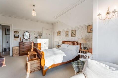 5 bed, 3 bath Detached in Glasgow - Photo 28