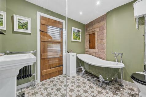 Bathroom - bath.jpg