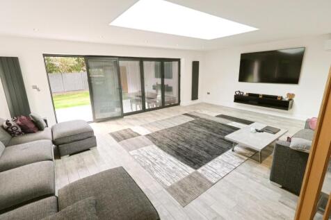 SITTING/GARDEN ROOM
