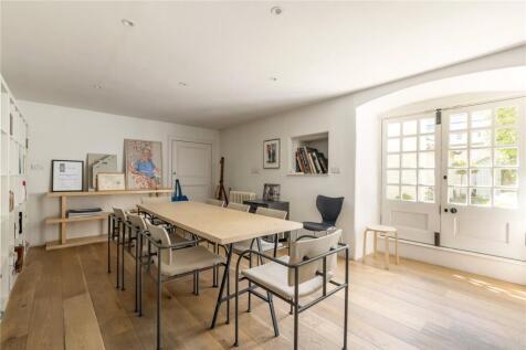 10 bed, 6 bath Detached in Edinburgh - Photo 9