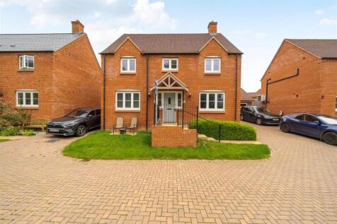 12 Plantation Lane, Towcester (12) cr.jpg