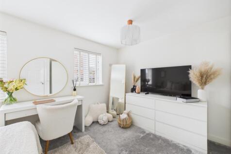 CAM03729G0-PR0079-STILL028