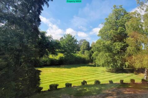 Lawn & uninterrupted views of rolling parkland