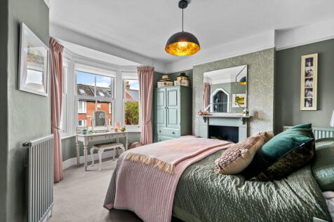 8-web-or-mls-98 CLARENCE ROAD FINISHED EDITS-8