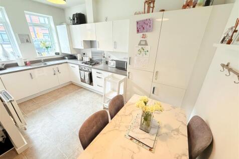 OPEN PLAN DINING KITCHEN