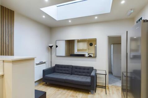 Available from August 4th 2026 * BILLS INCLUDED* 1 BEDROOM LEFT! This beautifully refurbished property is perfectly located on Filton Avenue offering excellent transport links to both MOD, Airbus and