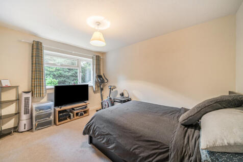 1370174-7-68f5fb4...