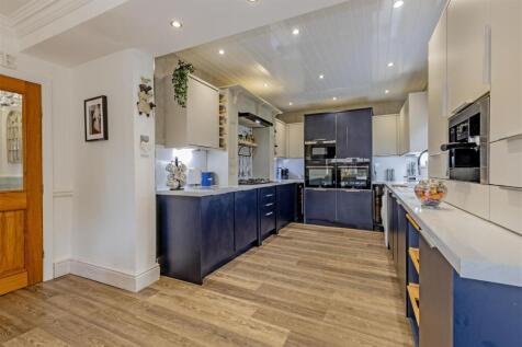 Superb Re-Fitted Kitchen
