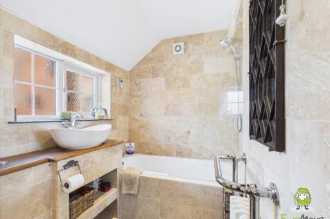 EweMove Basingstoke Estate Agents 17 Vyne Road