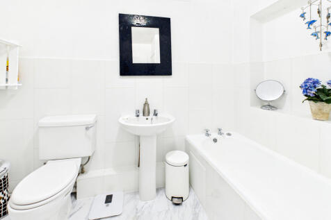 19. CAM01984G0-PR0536-STILL016