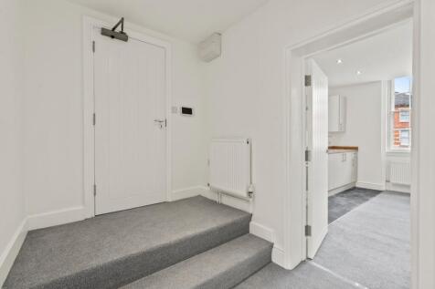 2 Bedroom Flat in WR2 5AA