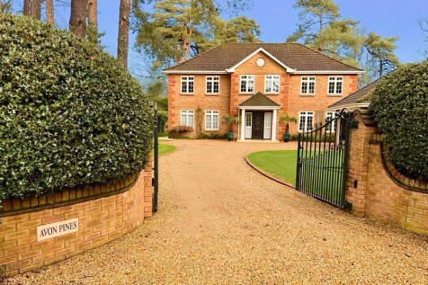 4 bedroom detached family home