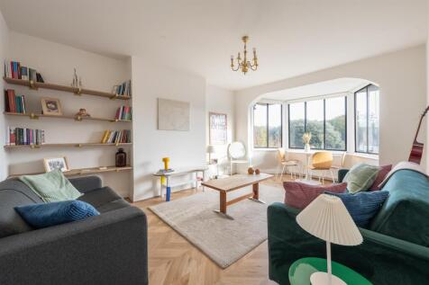 Forest Court, E11