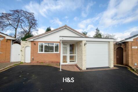 39 Moorlands Close - Front.jpg