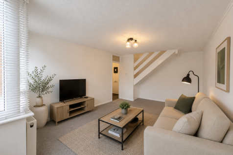 We are pleased to present this well-proportioned and attractive two-bedroom split-level apartment situated in the highly sought-after South Woodford area. Offering generous living space, modern conven