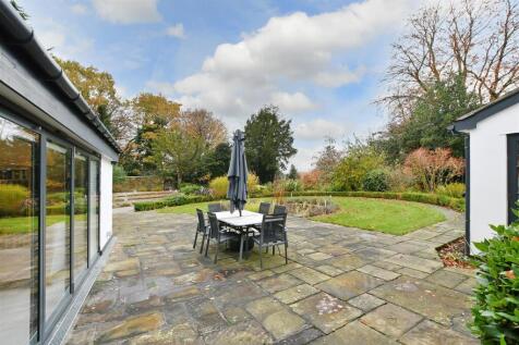 5 bed, 3 bath Detached in Sheffield - Photo 39