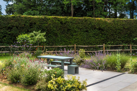 1310935-3-685c443...