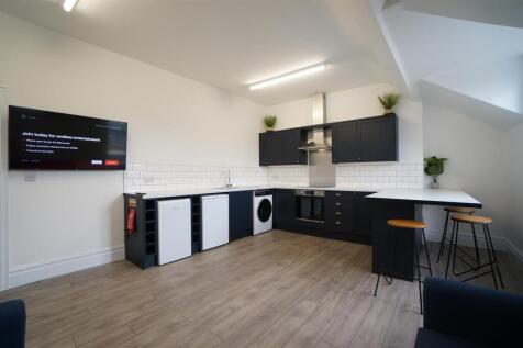 3 Bedroom House in LL57 2EH