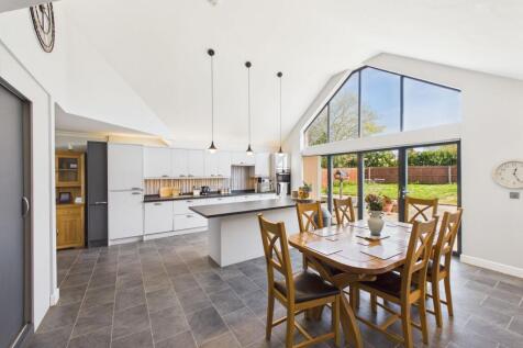 Kitchen/ Dining Room