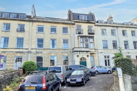 Attractive period terrace with off¿street parki...