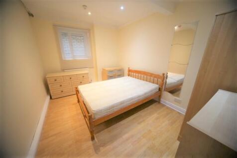 ***Available 01/09/24***LARGE newly refurbished apartment*** EPC D C Tax B