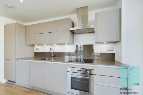 Furnished 2-bed, 2-bath in Stratosphere Tower, Stratford. 8th floor with concierge, gym & sky lounge. £3,000pcm. Available 5th August.