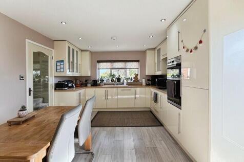 Kitchen/dining ro...