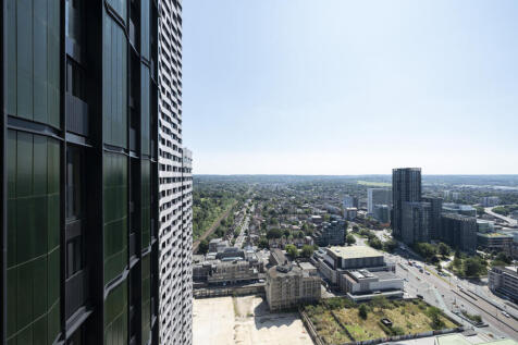 Experience urban elegance and breathtaking views in this modern high-rise location.