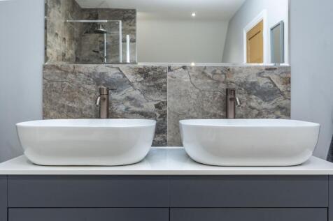 Ensuite to Bedroom One