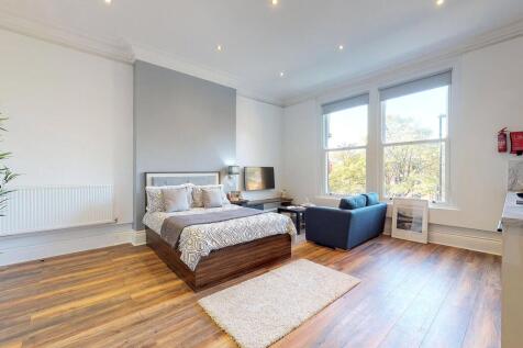 Listing code 267475. 40 Clarendon Road, your getaway to luxury, city living. With sleek furnishings, your studio apartment is fit for relaxing and socialising. With a cosy sofa, large bed, central cof