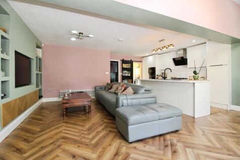 Kitchen & Lounge