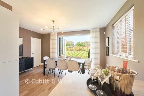 Living / Dining Area