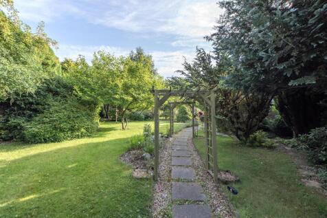 5 bed, 3 bath Detached in Cardiff - Photo 35