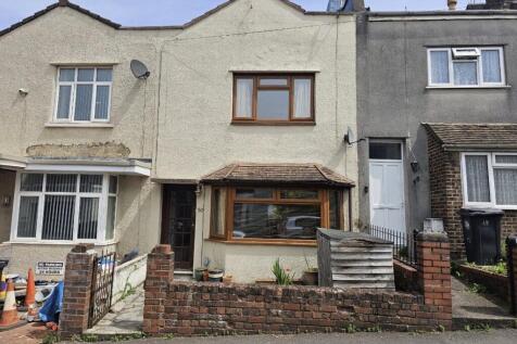 ** LOTS OF CHARACTER - GREAT HOME ** A deceptively spacious mid-terraced home conveniently situated within easy reach of the M32, Eastville Park and bus route to the City Centre. The property is situa