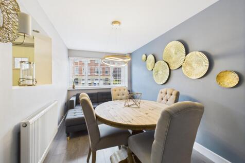 CAM03729G0-PR0079-STILL007