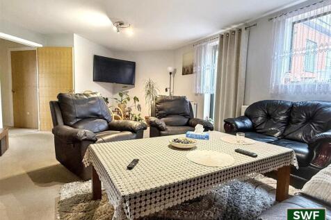 LIVING / DINING ROOM