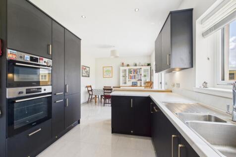 CAM03481G0-PR0111-STILL020