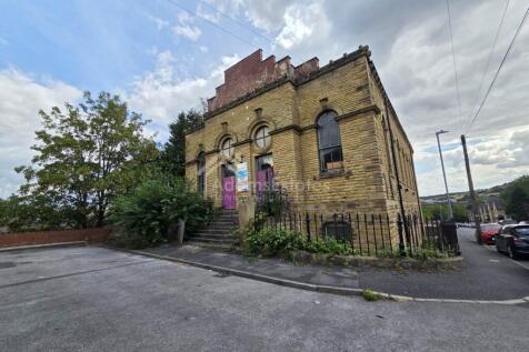 Commercial Property to rent in batley