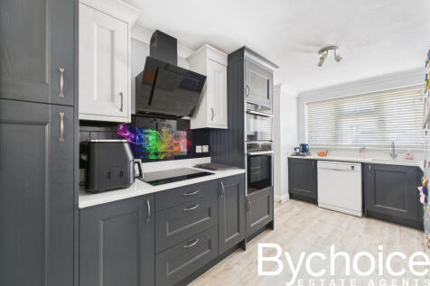 CAM05454G0-PR0032-STILL004